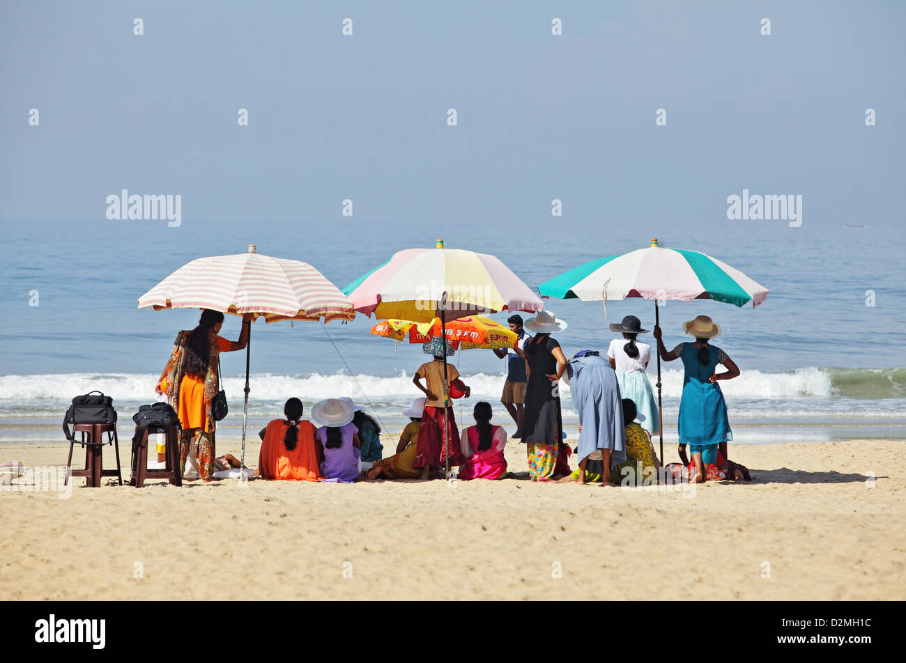 Un gruppo di indiani su Varkala Beach Foto Stock