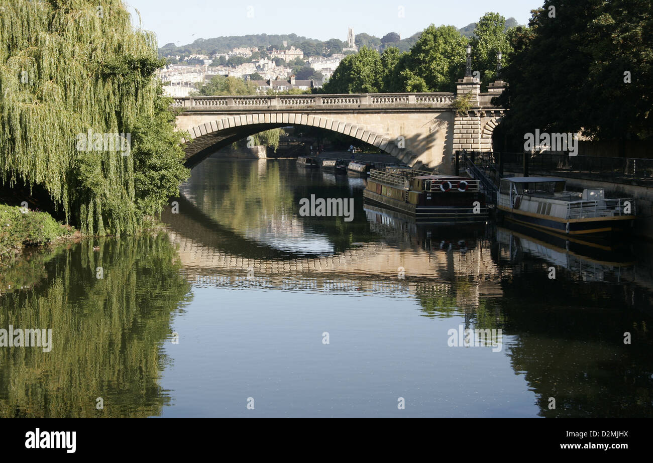 La mattina presto mette in evidenza il carattere di questo splendido fiume Foto Stock