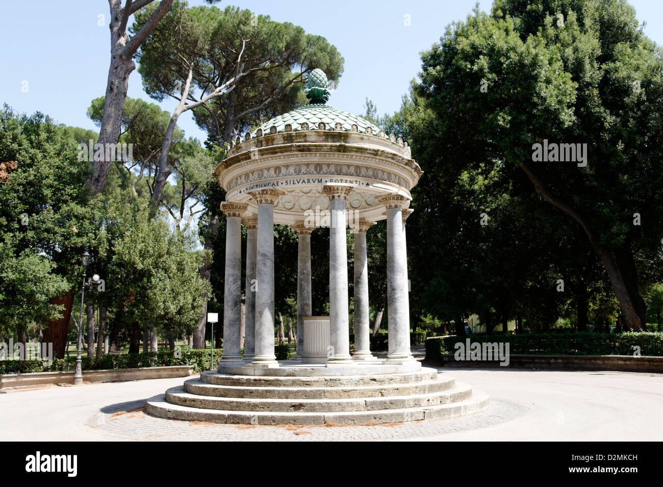Roma. L'Italia. Vista la circolare tempio dedicato a Diana (Tempio di Diana) presso i Giardini di Villa Borghese Foto Stock