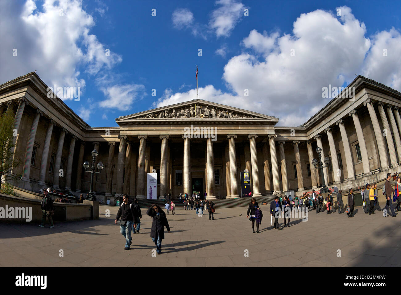 Una facciata classica del British Museum di Londra, Inghilterra, Regno Unito, GB, Isole britanniche Foto Stock