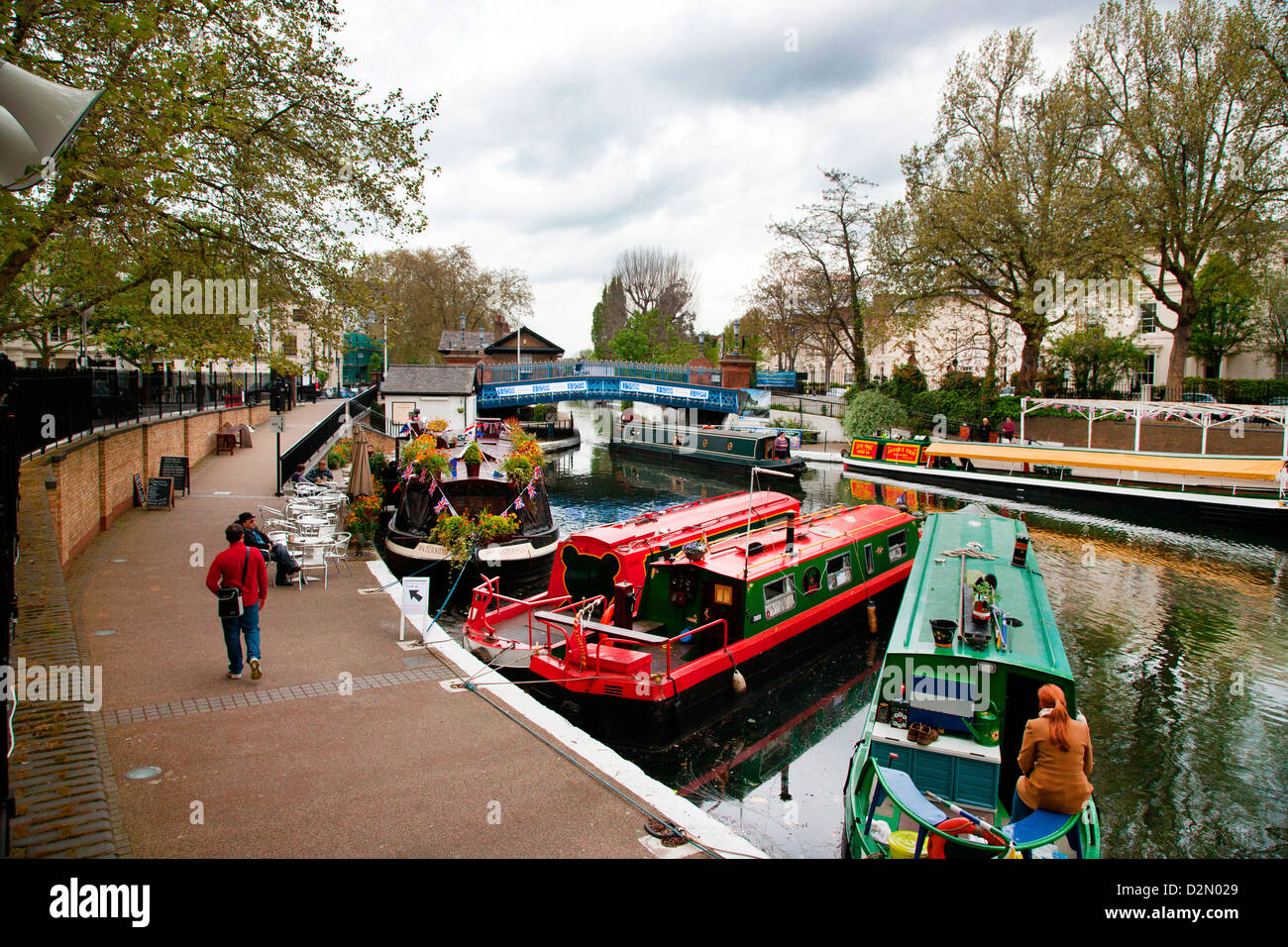 Vista lungo il Grand Union Canal, Little Venice, Maida Vale, London, England, Regno Unito, Europa Foto Stock