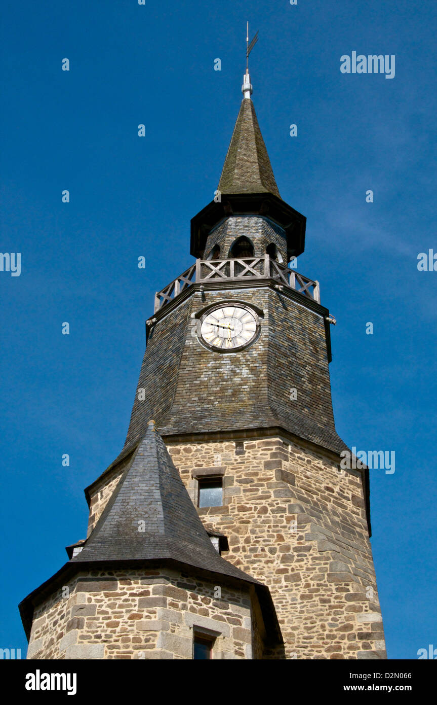 Clock Tower, orologio acquistato nel 1498 dalla città, Dinan, Brittany, Francia, Europa Foto Stock