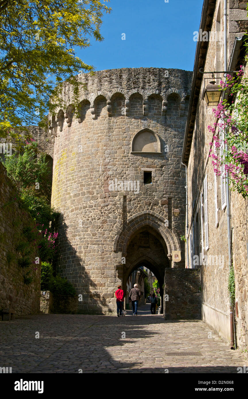 Jerzual fortificato cancello di ingresso risalente al XIII secolo, Dinan, Brittany, Francia, Europa Foto Stock