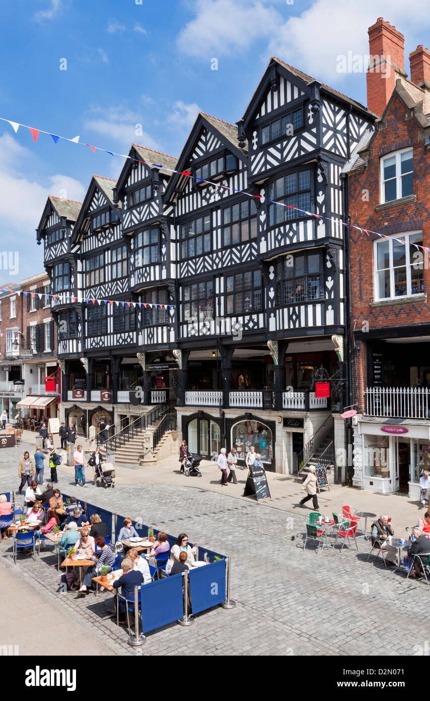 Chester Town Center con camminamenti coperti, righe di Chester, Chester, Cheshire, Inghilterra, Regno Unito, Europa Foto Stock