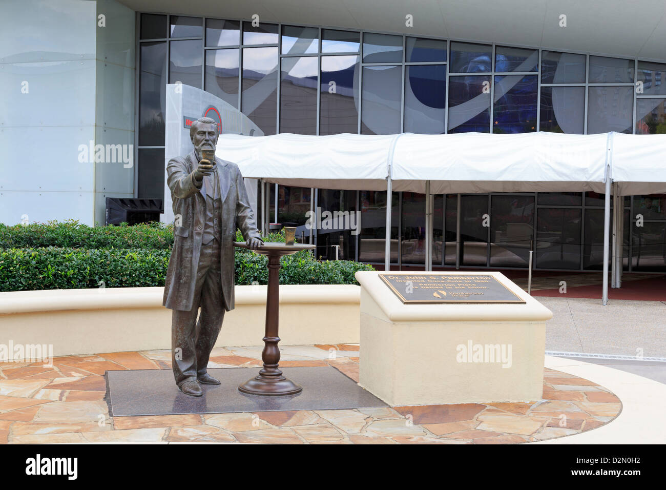 Il dott. John Pemberton statua, World of Coca Cola, Pemberton Park, Atlanta, Georgia, Stati Uniti d'America, America del Nord Foto Stock