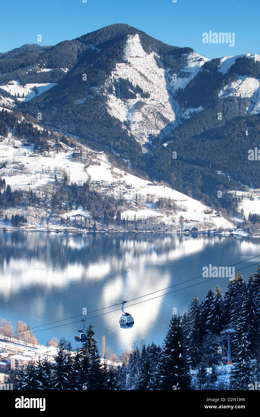 Zell am See panorama sul lago con lo ski lift, Austria Foto Stock