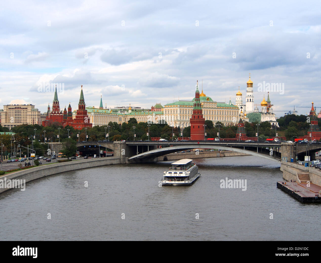 Bolshoy Kamenny Bridge e il Cremlino sul fiume Moskva, Mosca, Russia, Europa Foto Stock