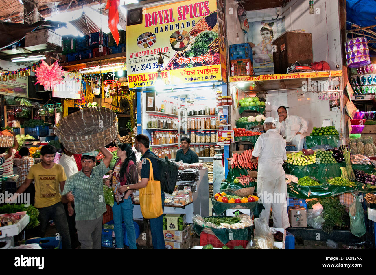 Mumbai ( Bombay ) India Crawford mercato frutti fruttivendolo Foto Stock