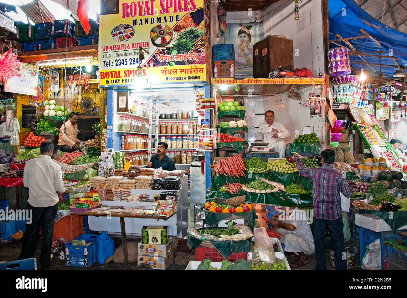 Mumbai ( Bombay ) India Crawford mercato frutti fruttivendolo Foto Stock