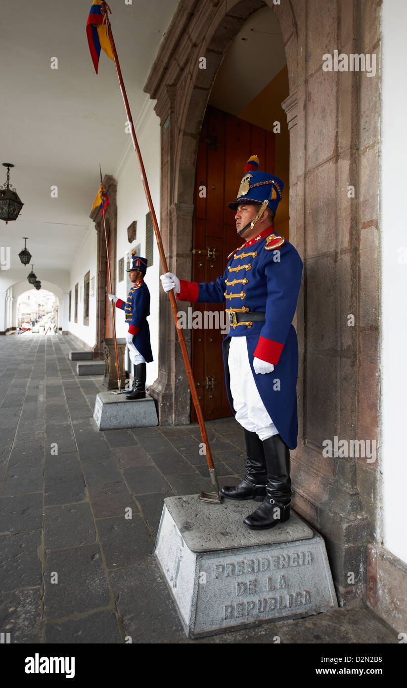 Le protezioni tradizionali al Presidente Assemblea, centro storico di Quito, Ecuador Foto Stock