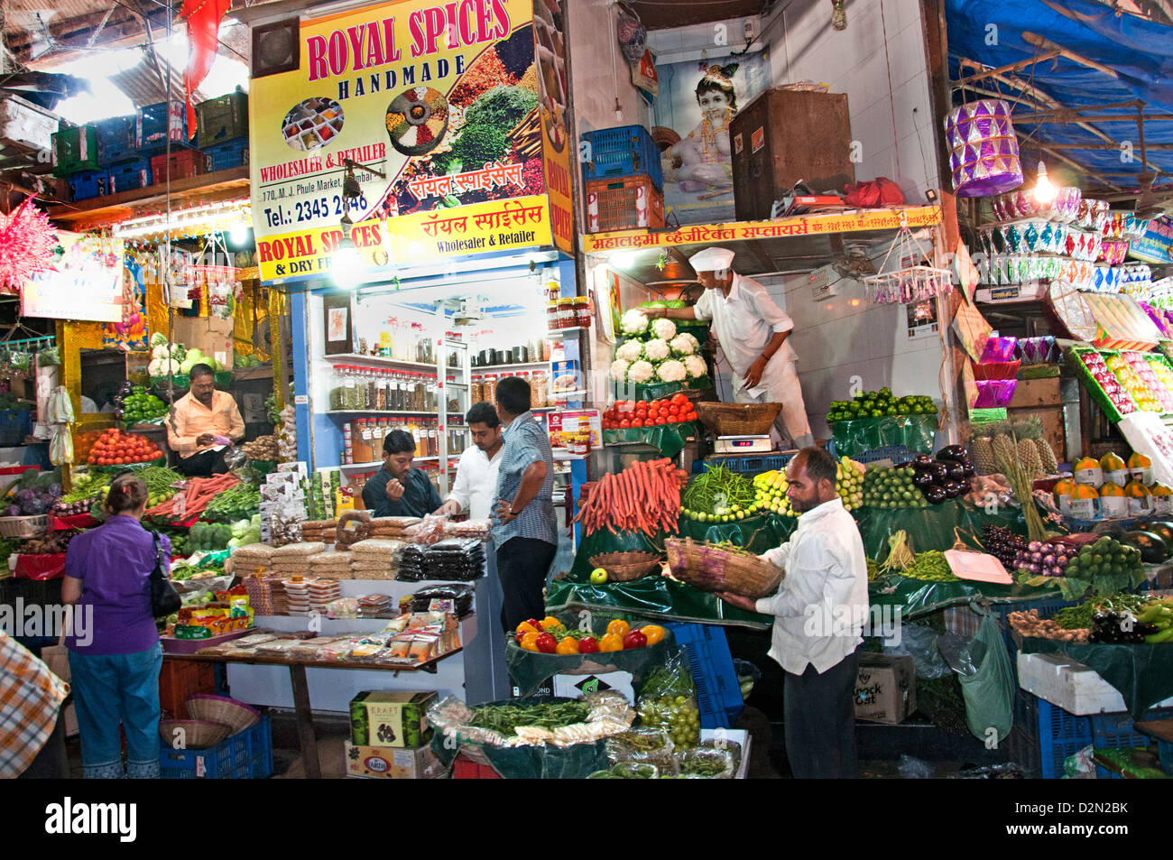 Mumbai ( Bombay ) India Crawford mercato frutti fruttivendolo Foto Stock