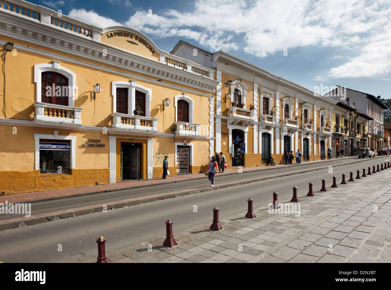 Storici edifici coloniali in Plaza de San Francisco, centro storico di Quito, Ecuador Foto Stock