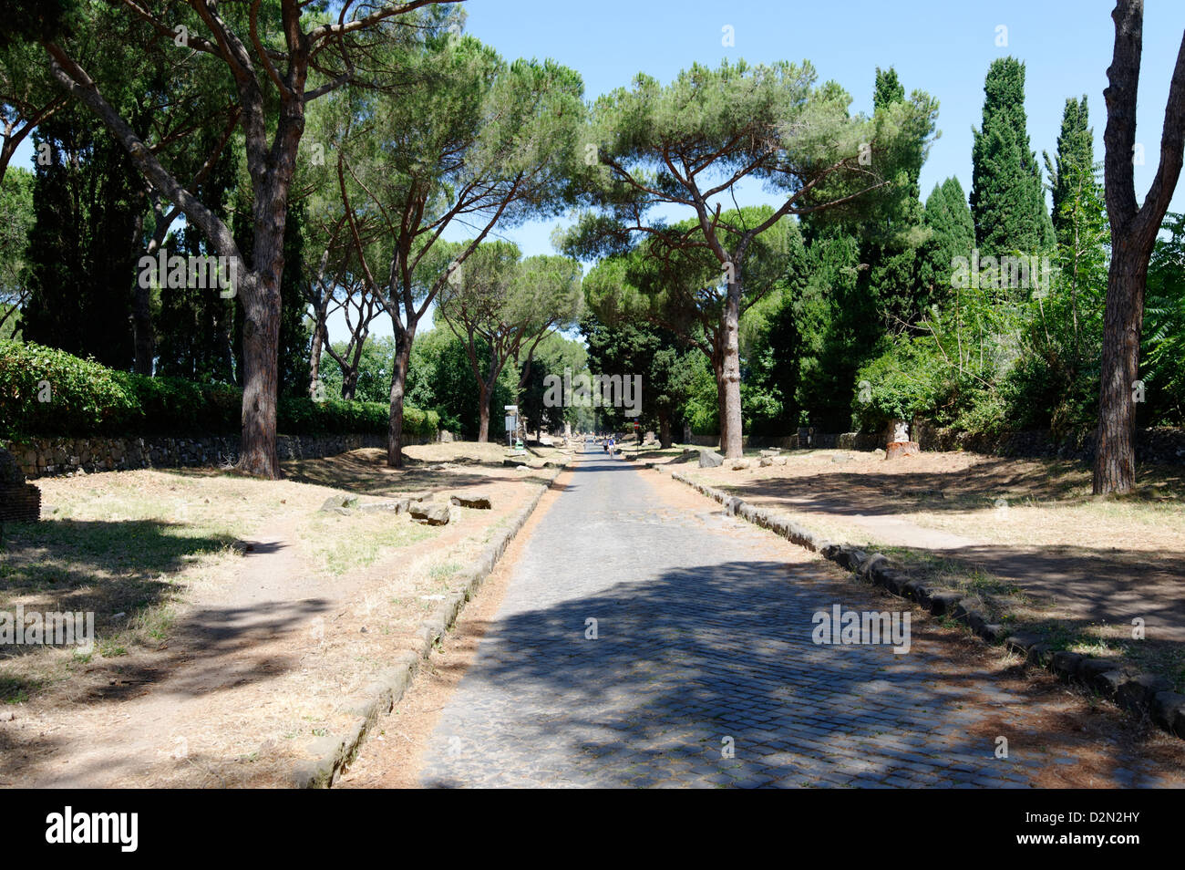 L'Italia. Immagine dell'antica strada romana la Via Appia Antica (Via Appia Antica a sud di Roma e di una grande impresa di ingegneria romana Foto Stock