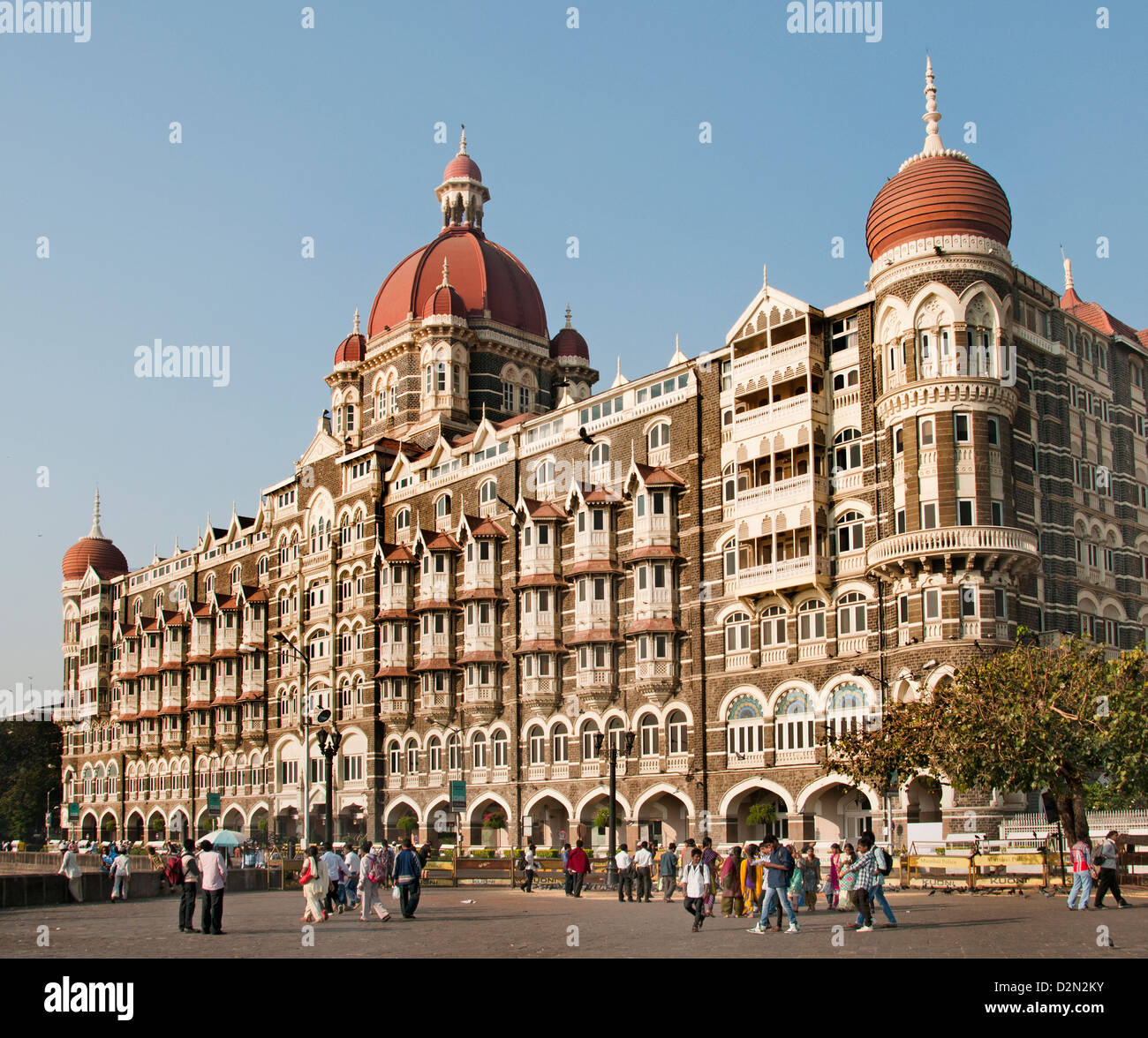 Il Taj Mahal Palace e' un hotel di lusso a cinque stelle nella zona Colaba di Mumbai, Maharashtra, India, situato vicino alla porta dell'India Foto Stock