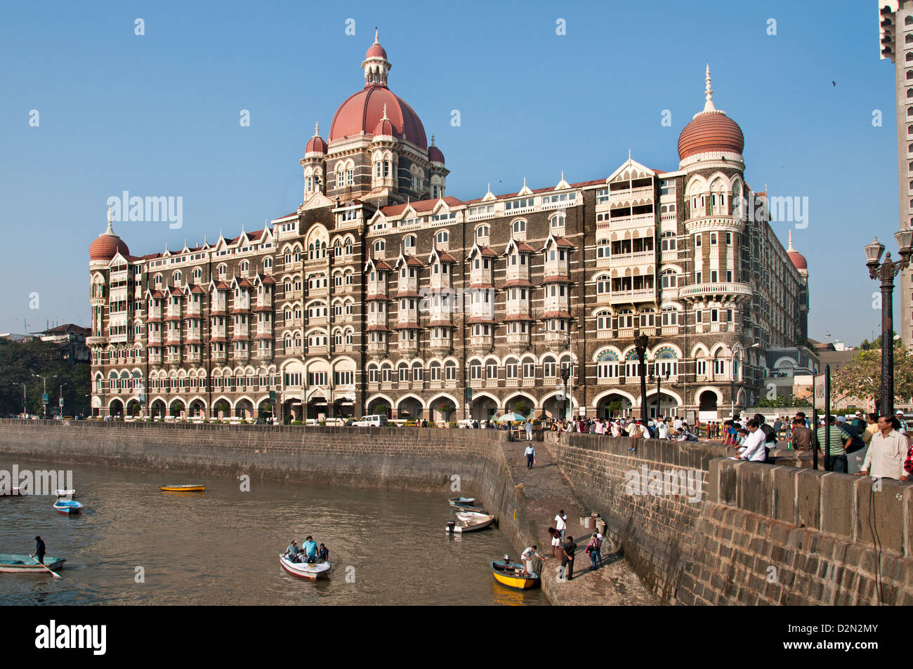 Il Taj Mahal Palace e' un hotel di lusso a cinque stelle nella zona Colaba di Mumbai, Maharashtra, India, situato vicino alla porta dell'India Foto Stock