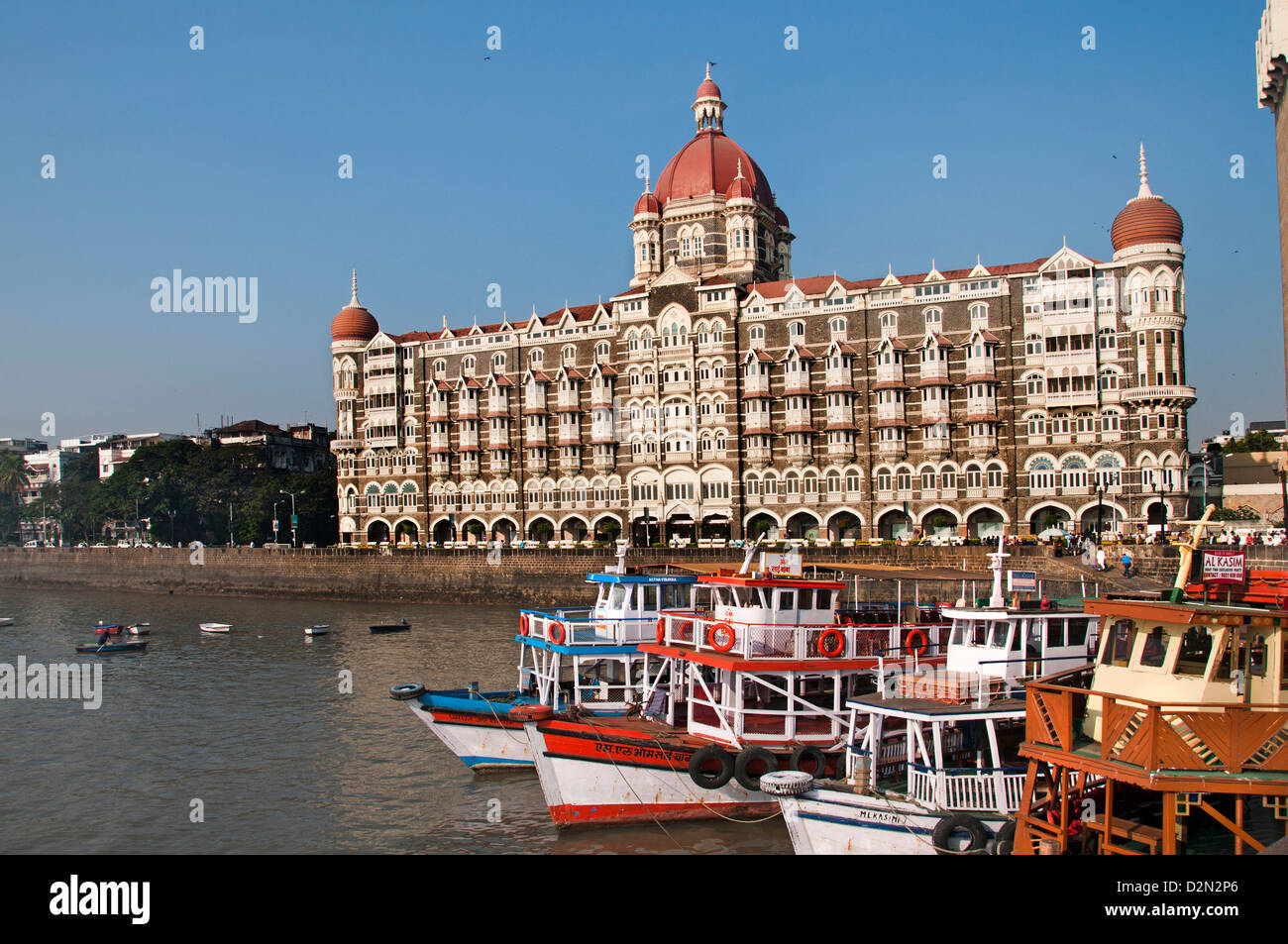 Il Taj Mahal Palace e' un hotel di lusso a cinque stelle nella zona Colaba di Mumbai, Maharashtra, India, situato vicino alla porta dell'India Foto Stock