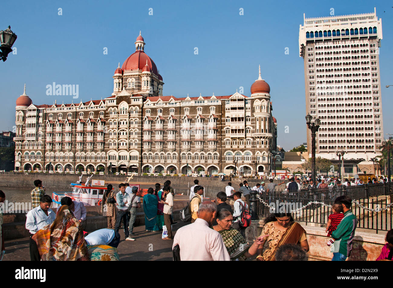 Il Taj Mahal Palace e' un hotel di lusso a cinque stelle nella zona Colaba di Mumbai, Maharashtra, India, situato vicino alla porta dell'India Foto Stock