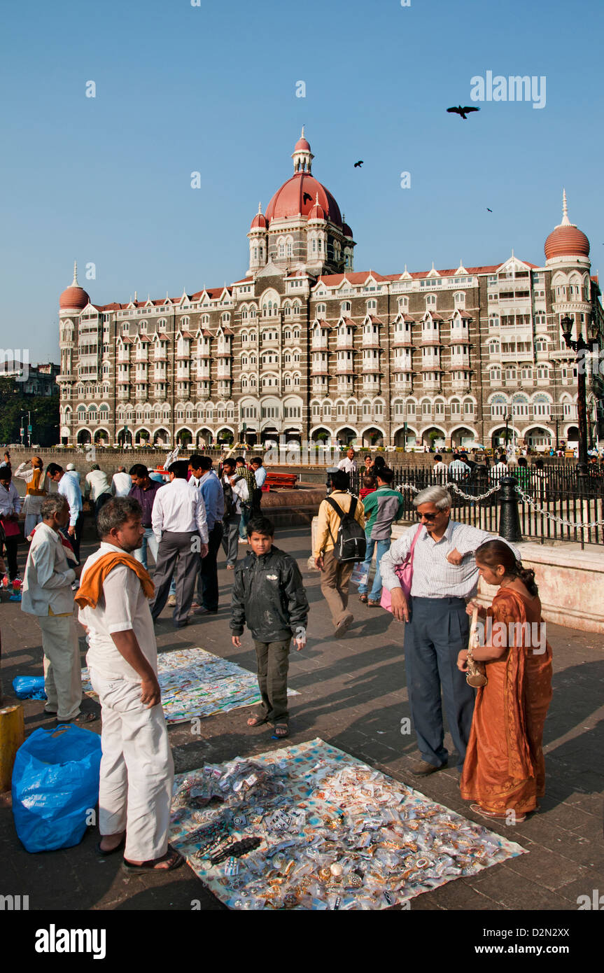 Il Taj Mahal Palace e' un hotel di lusso a cinque stelle nella zona Colaba di Mumbai, Maharashtra, India, situato vicino alla porta dell'India Foto Stock