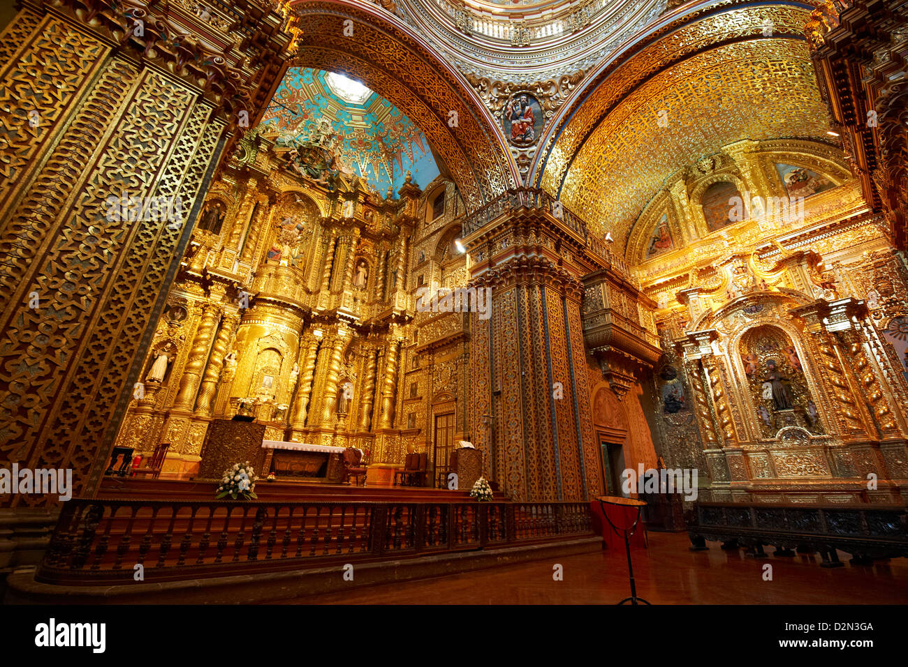 Interior shot di golden brillantemente progettato Compania de chiesa del Gesù, Quito Ecuador Foto Stock