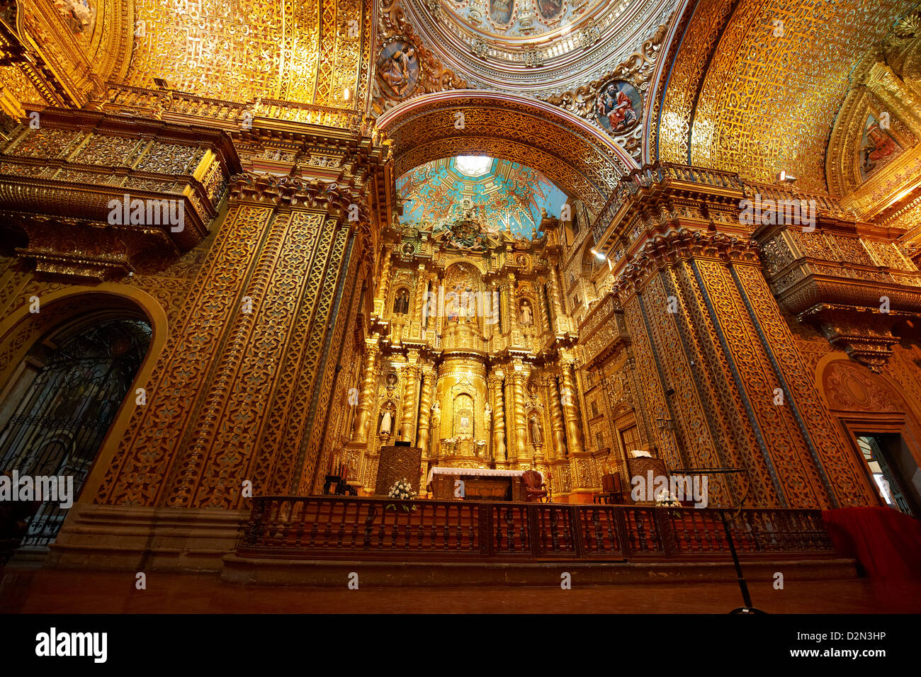 Interior shot di golden brillantemente progettato Compania de chiesa del Gesù, Quito Ecuador Foto Stock
