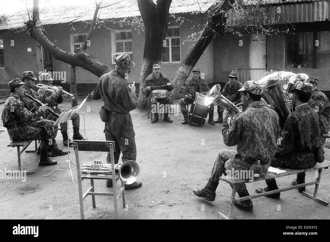 1 aprile 2000 - Dushanbe, Tagikistan - Russia motorizzato 201st Divisione fucile in base a Dushanbe, Tagikistan...nell'immagine: La 201st Divisione orchestra militare di prove. (Credito Immagine: © PhotoXpress/ZUMAPRESS.com) Foto Stock