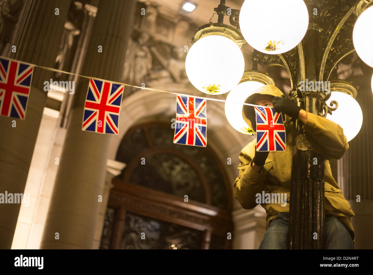 Gli unionisti in Glasgow, a sostegno del Nord dimostrazioni irlandese esigente la Union Jack flag continuano ad essere volato a Belfast. Foto Stock