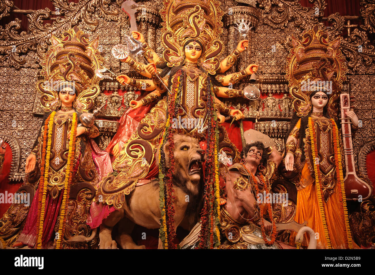 Dea Durga statua durante Durga Pooja, Calcutta, West Bengal, India, Asia Foto Stock