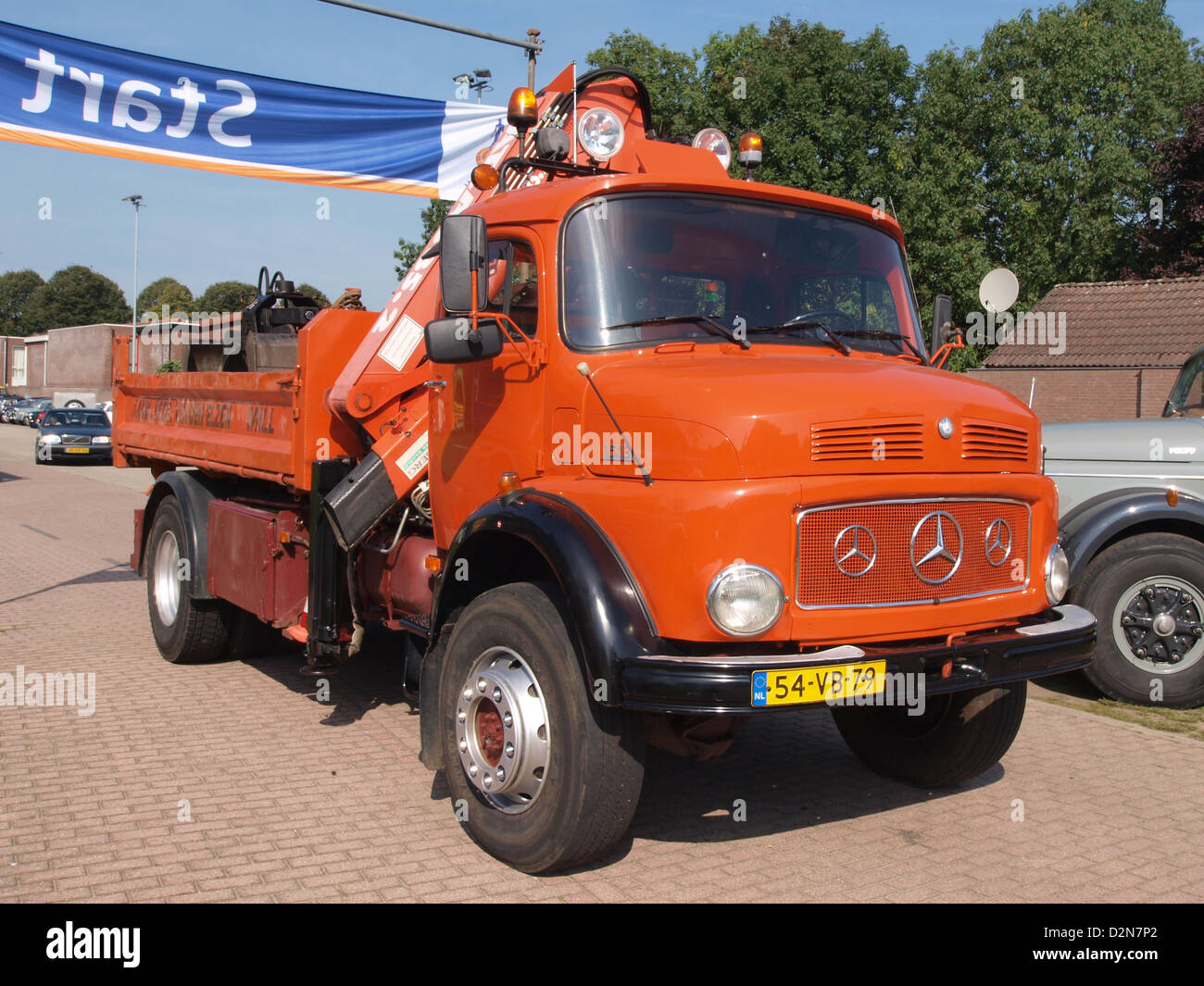 La Mercedes 1513 è un veicolo commerciale noto per la sua struttura robusta e la sua utilità. Fa parte della lunga storia di Mercedes di autocarri e autobus affidabili progettati per lavori pesanti in vari settori. Foto Stock