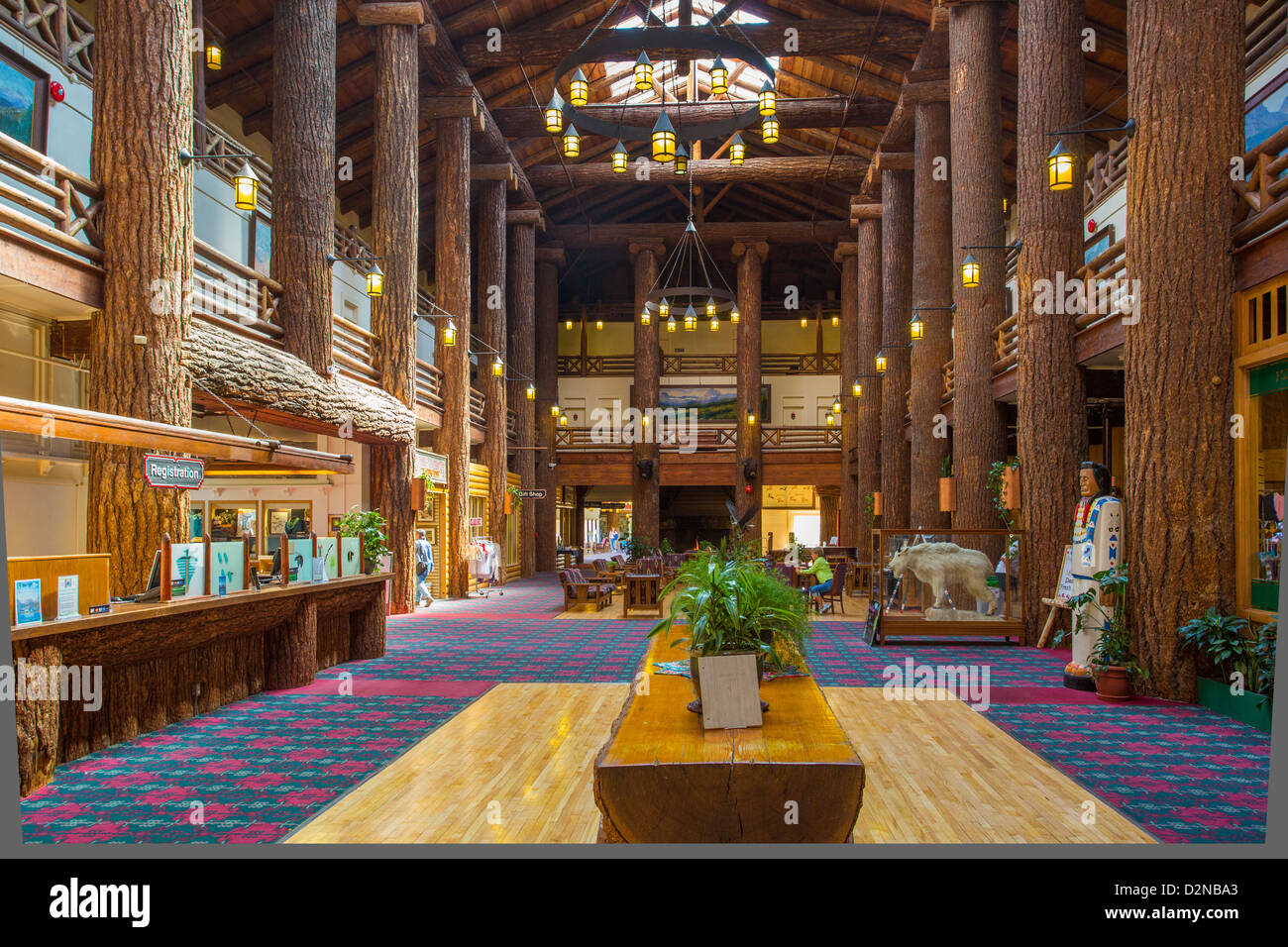 Interno del Glacier Park Lodge in East Glacier Park appena fuori dal Parco Nazionale di Glacier Montana Foto Stock