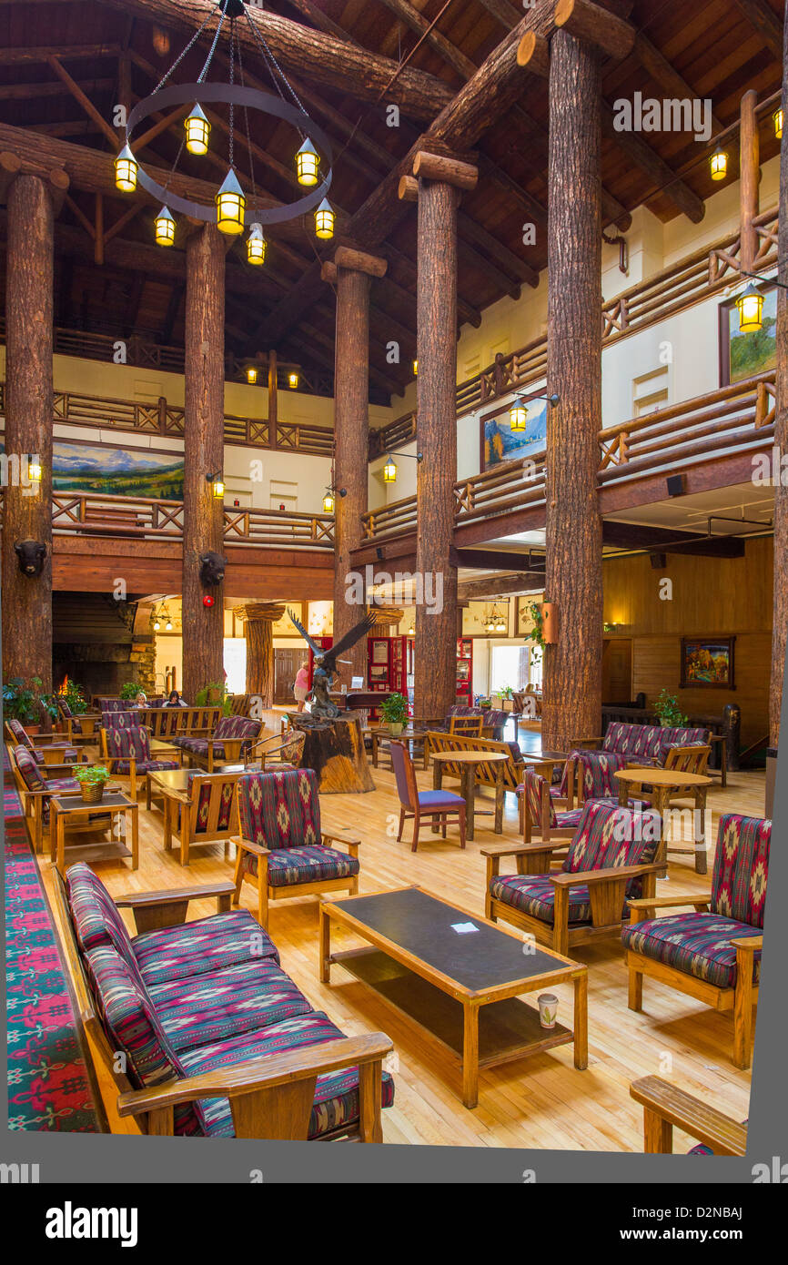 Interno del Glacier Park Lodge in East Glacier Park appena fuori dal Parco Nazionale di Glacier Montana Foto Stock