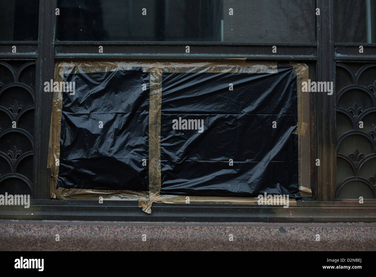 Rundown Streets, di lasciare segni e saliti fino ai negozi nel centro della città, a Glasgow in Scozia, Gran Bretagna, 2013. Foto Stock