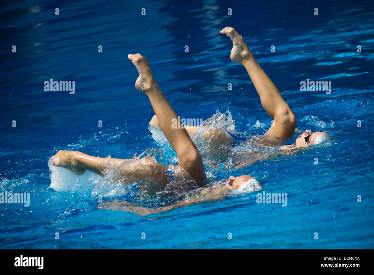 Szofi Kiss , Eszter Czekus nuotatori sincronizzati in formazione. Foto Stock