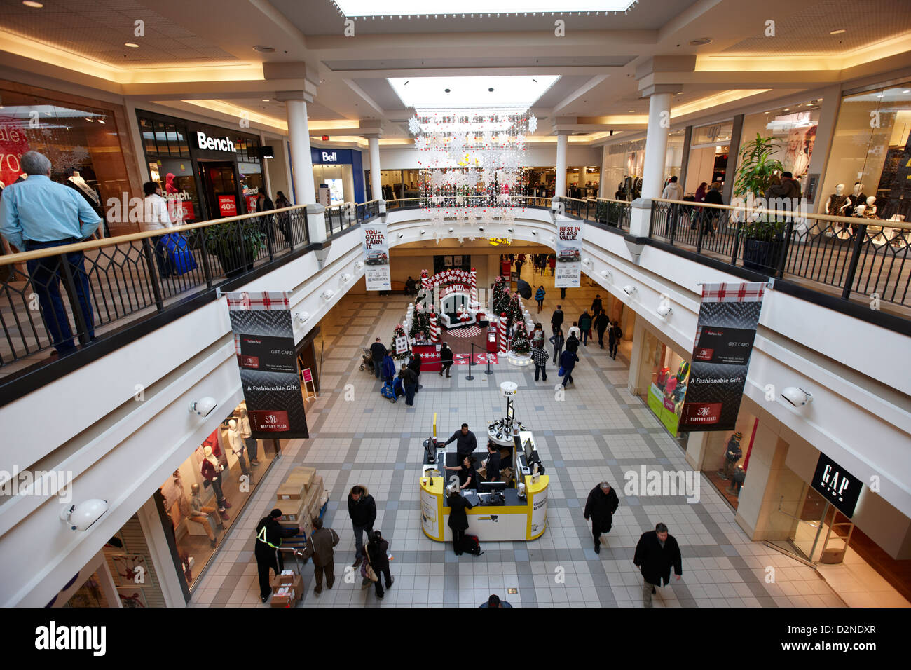 Midtown Plaza Mall con santa grotta prima di natale Saskatoon Saskatchewan Canada Foto Stock