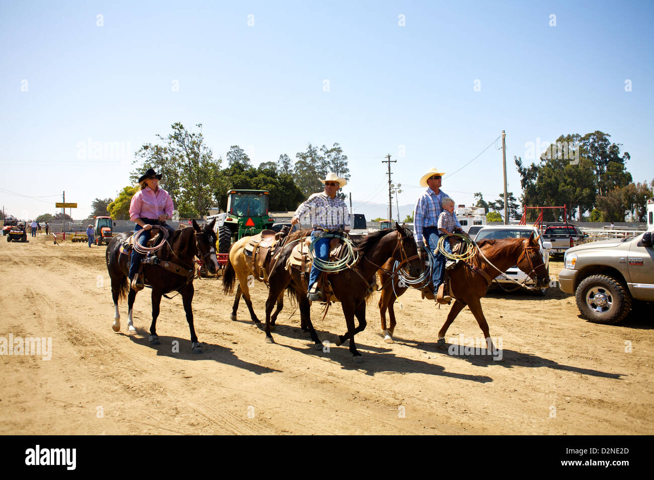 Tre cowboy a cavallo al Salinas Rodeo, California Foto Stock