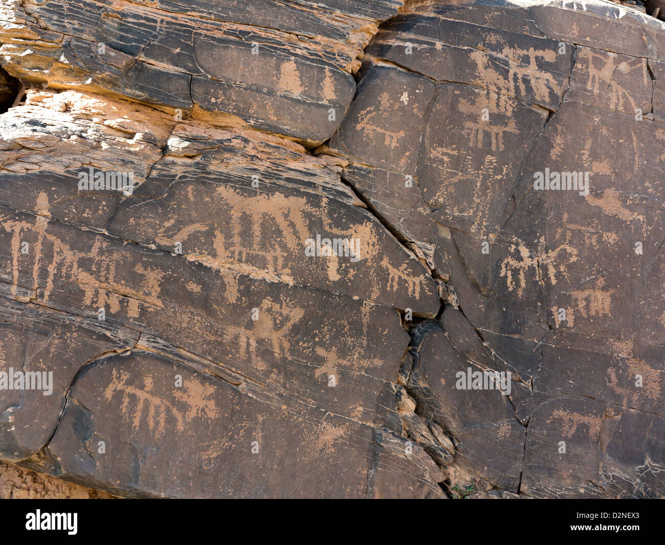 Arte rupestre in corrispondenza del sito di Foum Chenna, Oued Tasminaret Valley, Tinzouline, Valle di Draa, Marocco, Africa del Nord Foto Stock