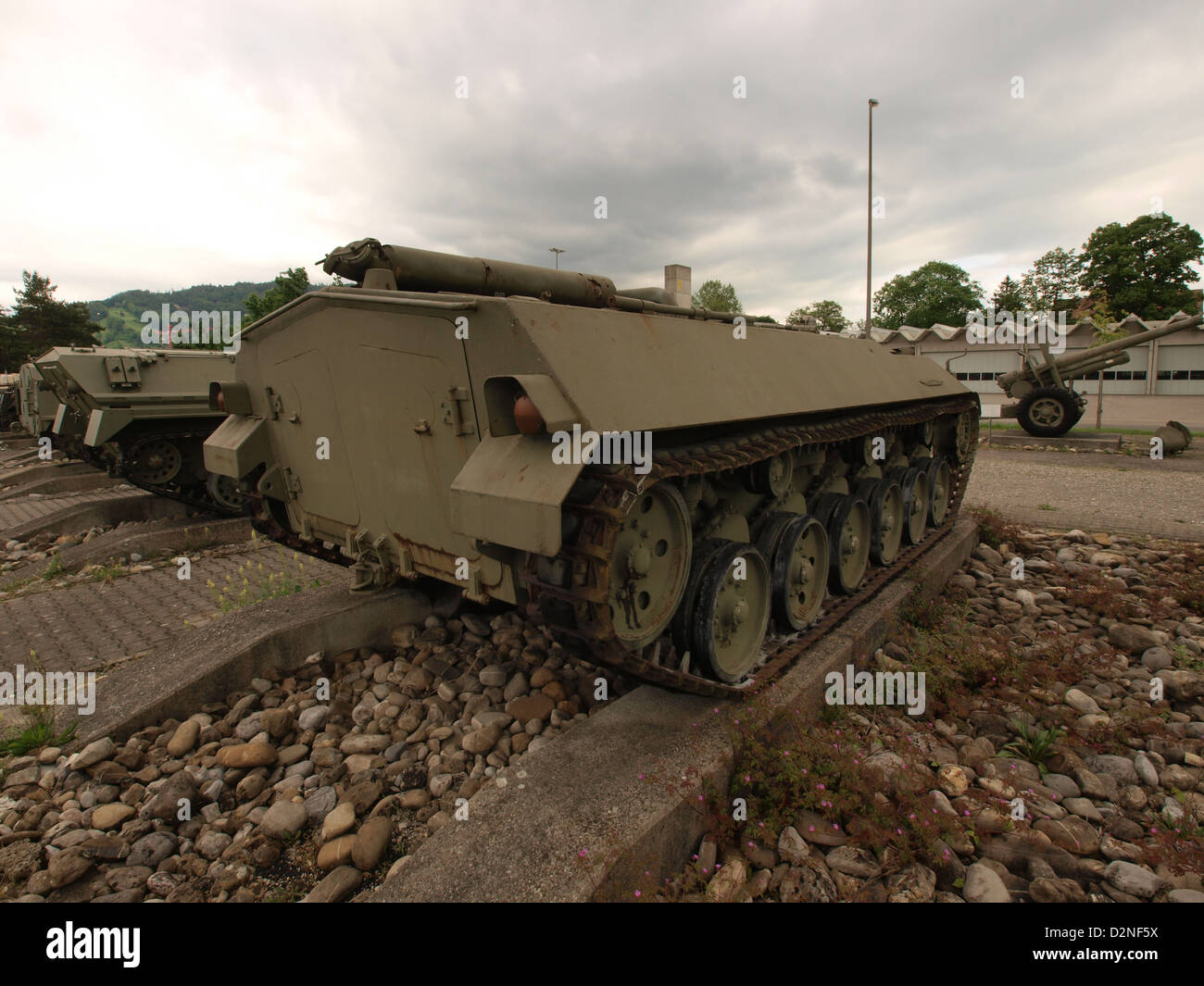 Il Mowag 3M1 "Pirat 18" è un veicolo corazzato progettato per uso militare, che fornisce mobilità e protezione in situazioni di combattimento. Noto per il suo design robusto e le armi avanzate, il Pirat 18 è utilizzato per varie operazioni tattiche nella guerra moderna, offrendo capacità di difesa avanzate per le forze di terra. Foto Stock