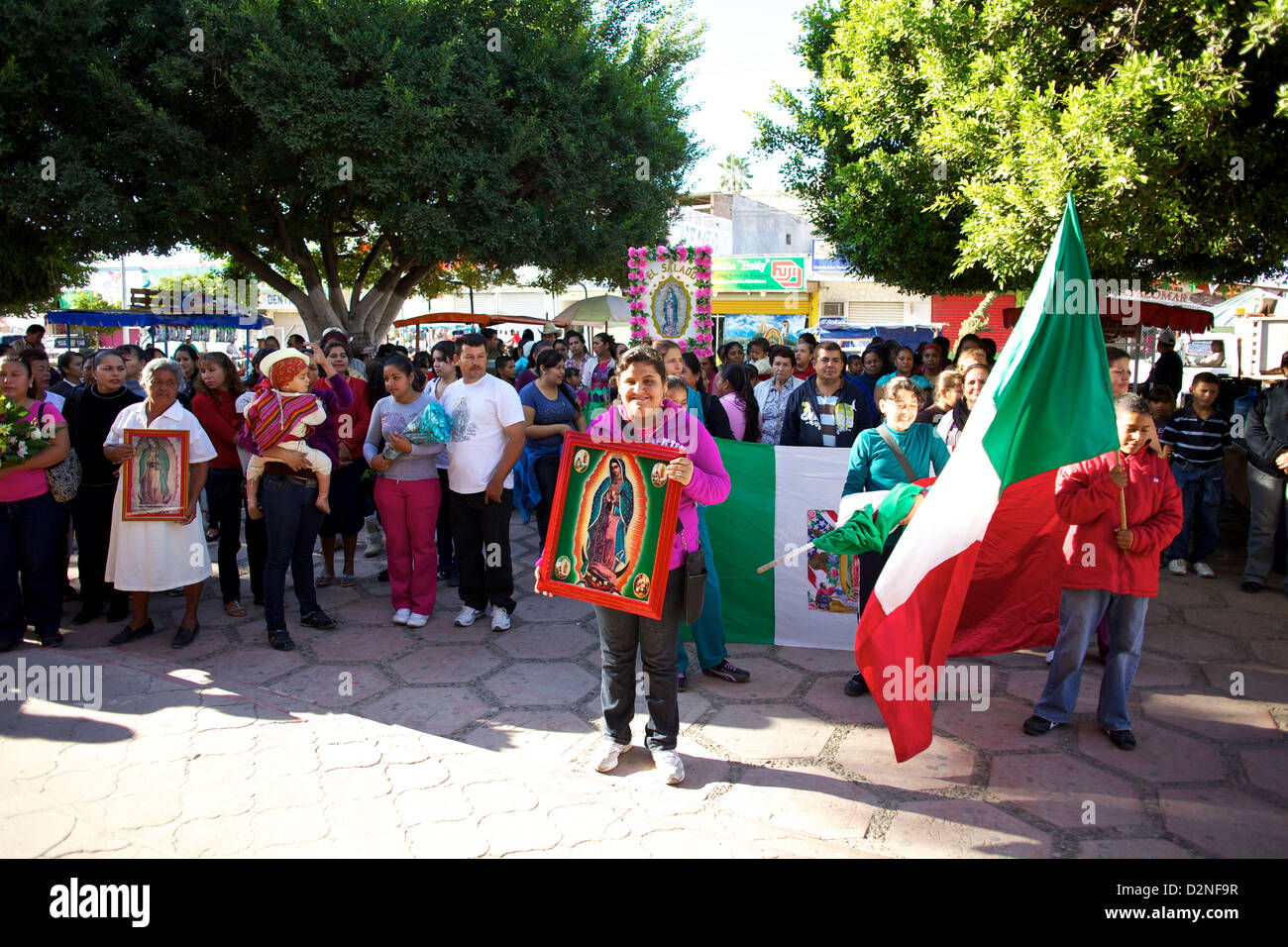 La gente del luogo celebrare il giorno della "Virgen de Guadalupe" al di fuori di mazatlan, Messico Foto Stock