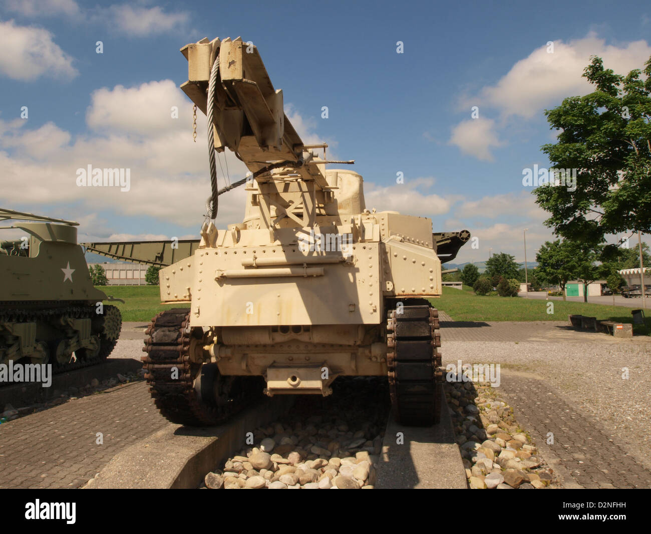 L'M31 B2 è un veicolo di recupero corazzato americano (ARV) sviluppato durante la seconda guerra mondiale. Era basato sul telaio del carro armato M4 Sherman ed è stato utilizzato per recuperare carri armati e veicoli danneggiati o in panne sul campo di battaglia. L'M31 B2 era dotato di una gru e di un verricello per agevolare il recupero del veicolo. Foto Stock