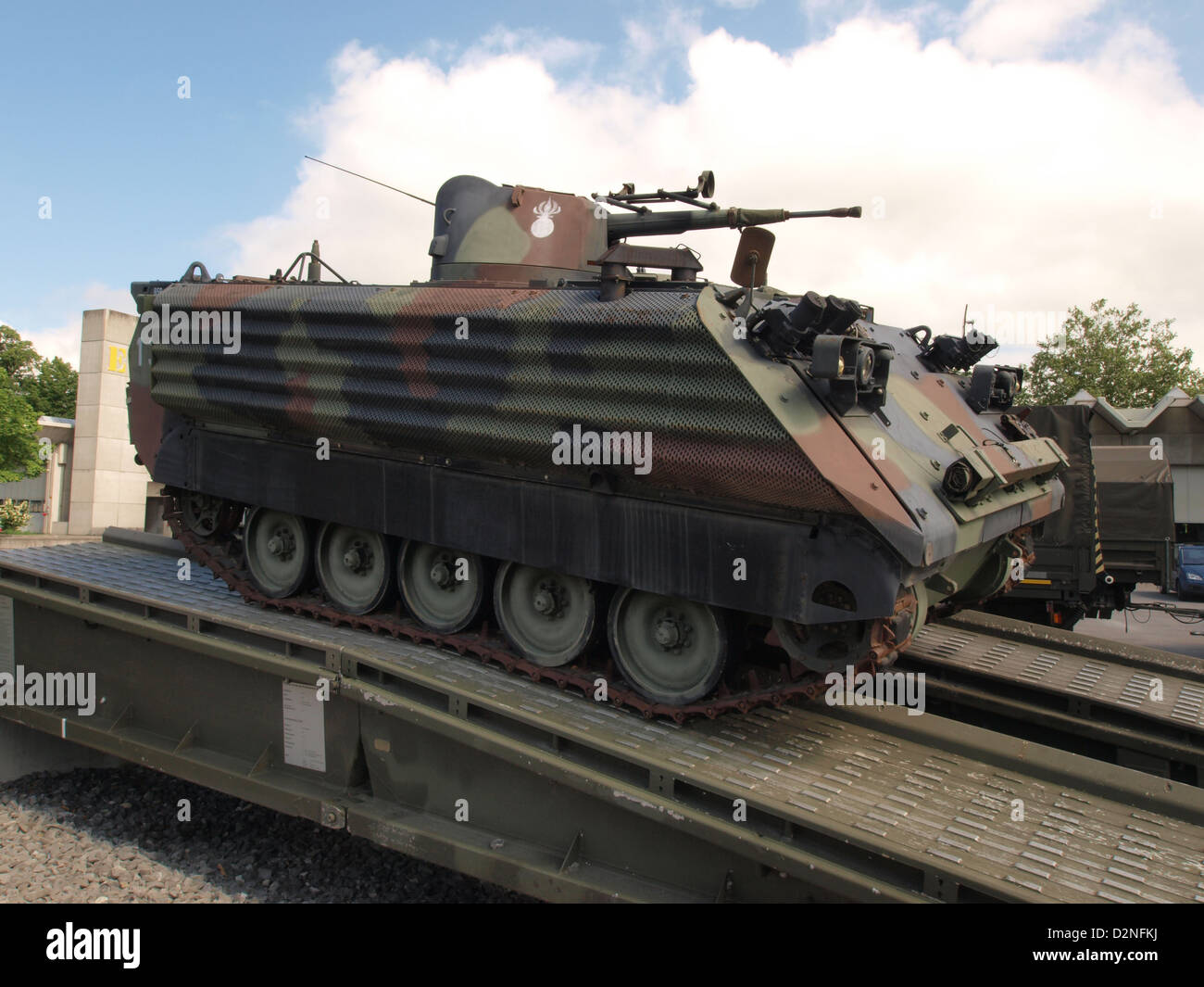 L'M113 Schützenpanzer 63/89 è un veicolo corazzato svizzero progettato per il trasporto di truppe e le operazioni di combattimento. Fornisce protezione ai soldati in battaglia offrendo al contempo mobilità su vari terreni. Foto Stock