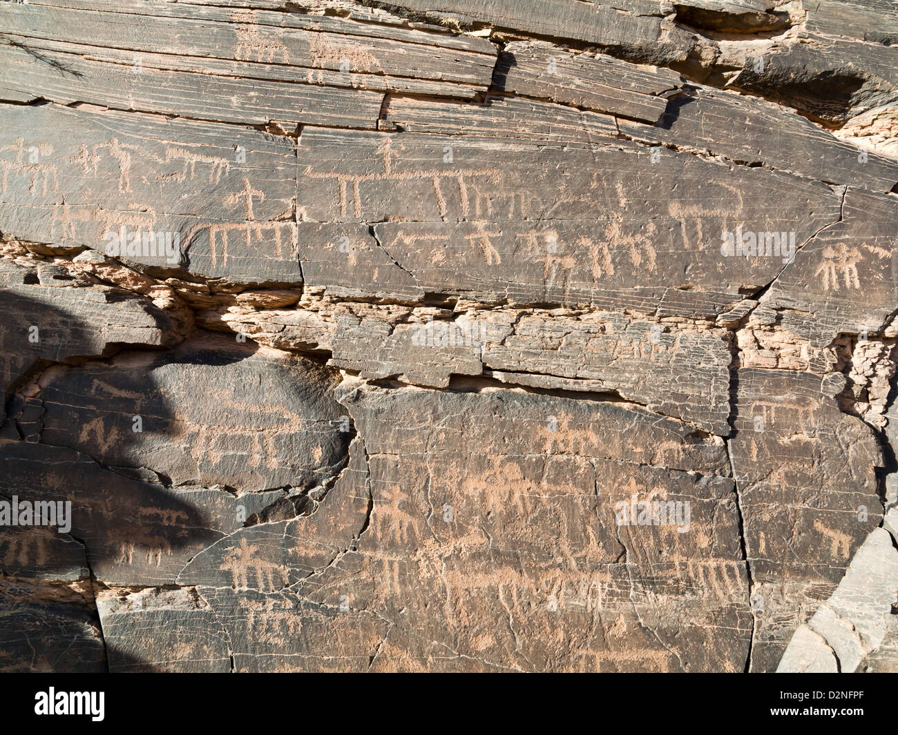 Arte rupestre in corrispondenza del sito di Foum Chenna, Oued Tasminaret Valley, Tinzouline, Valle di Draa, Marocco, Africa del Nord Foto Stock