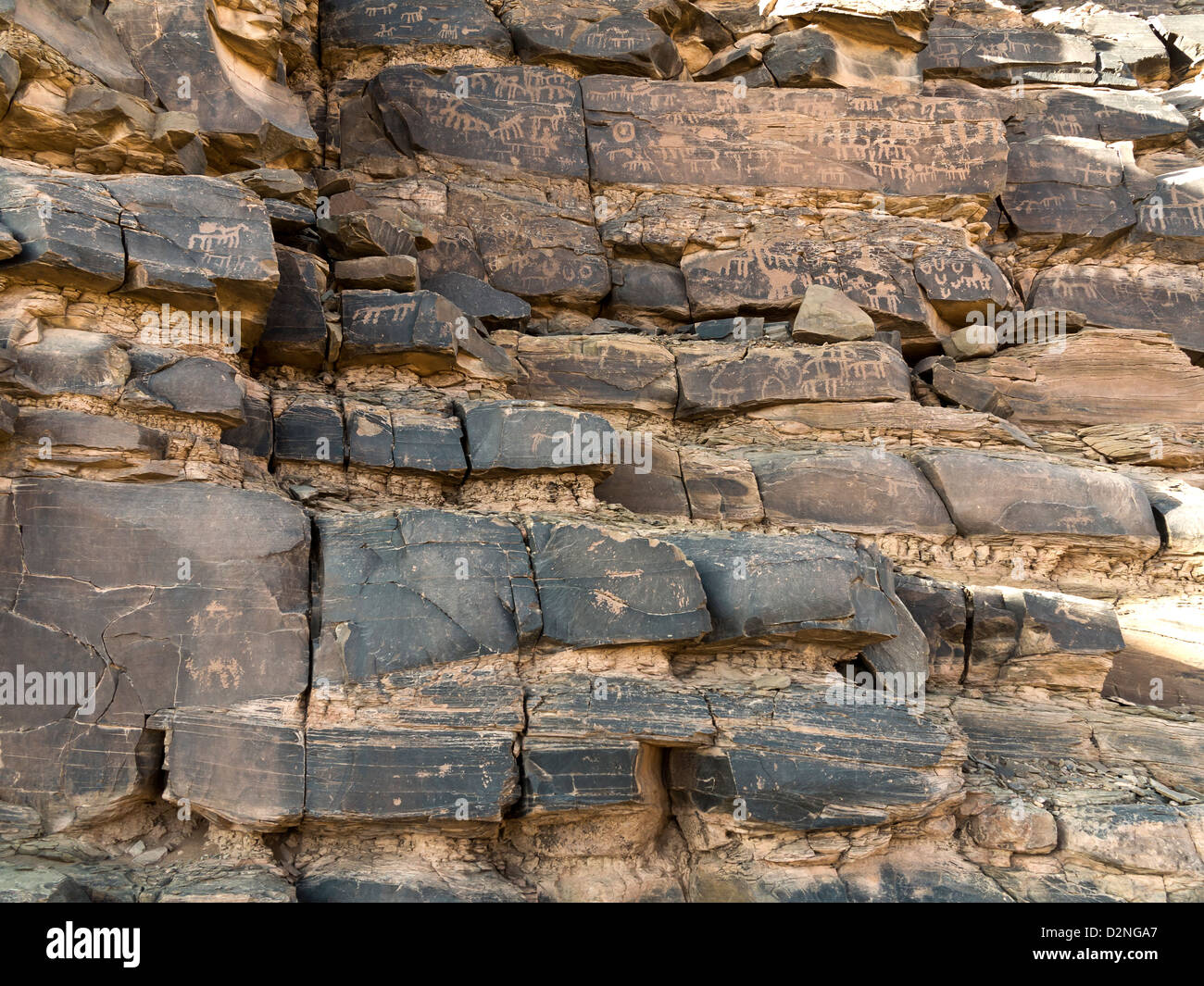 Arte rupestre in corrispondenza del sito di Foum Chenna, Oued Tasminaret Valley, Tinzouline, Valle di Draa, Marocco, Africa del Nord Foto Stock