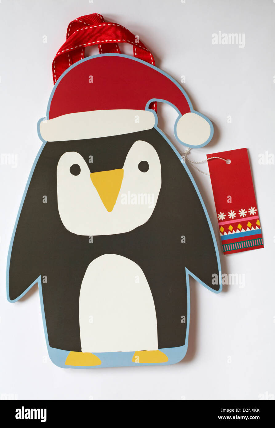 Pinguino di Natale borsa regalo di tag e isolato su sfondo bianco Foto Stock
