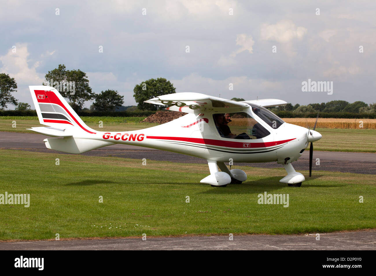 Flight Design CT2K G-CCNG parcheggiato a Breighton Airfield Foto Stock