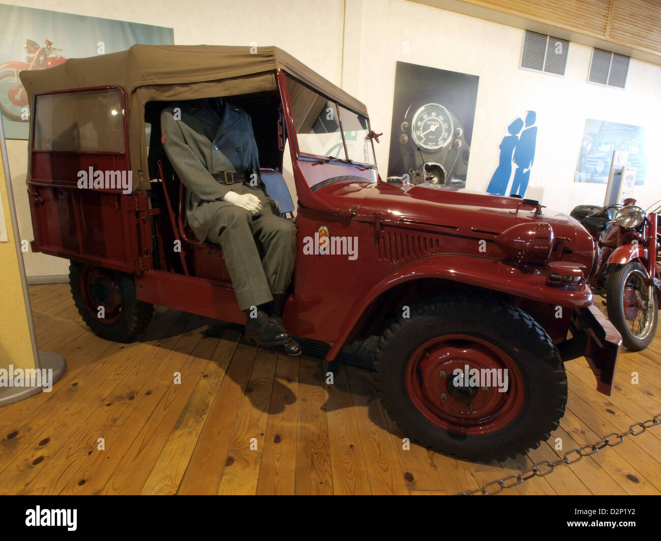 La Fiat polizia si riferisce ai veicoli della polizia prodotti dalla Fiat, comunemente usati in Italia. Queste vetture sono equipaggiate per le forze dell'ordine e sono facilmente riconoscibili per le loro distintive marcature blu e bianche. Foto Stock