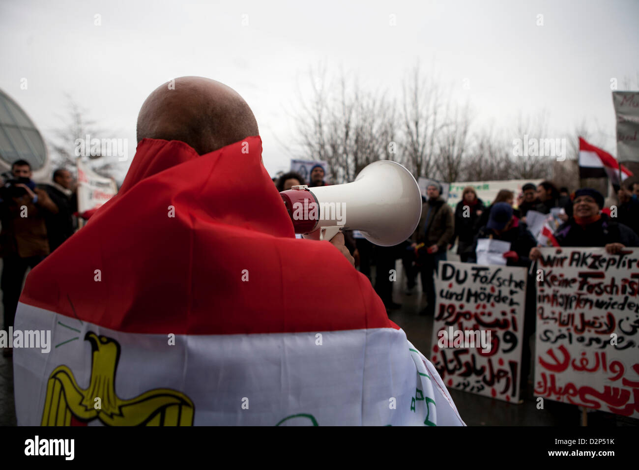 Berlino, Germania. Il 30 gennaio 2013. I dimostranti davanti alla cancelleria in Berlin proteste contro la visita del presidente Egypts morsi in Germania. Credito: Rey T. Byhre / Alamy Live News Foto Stock