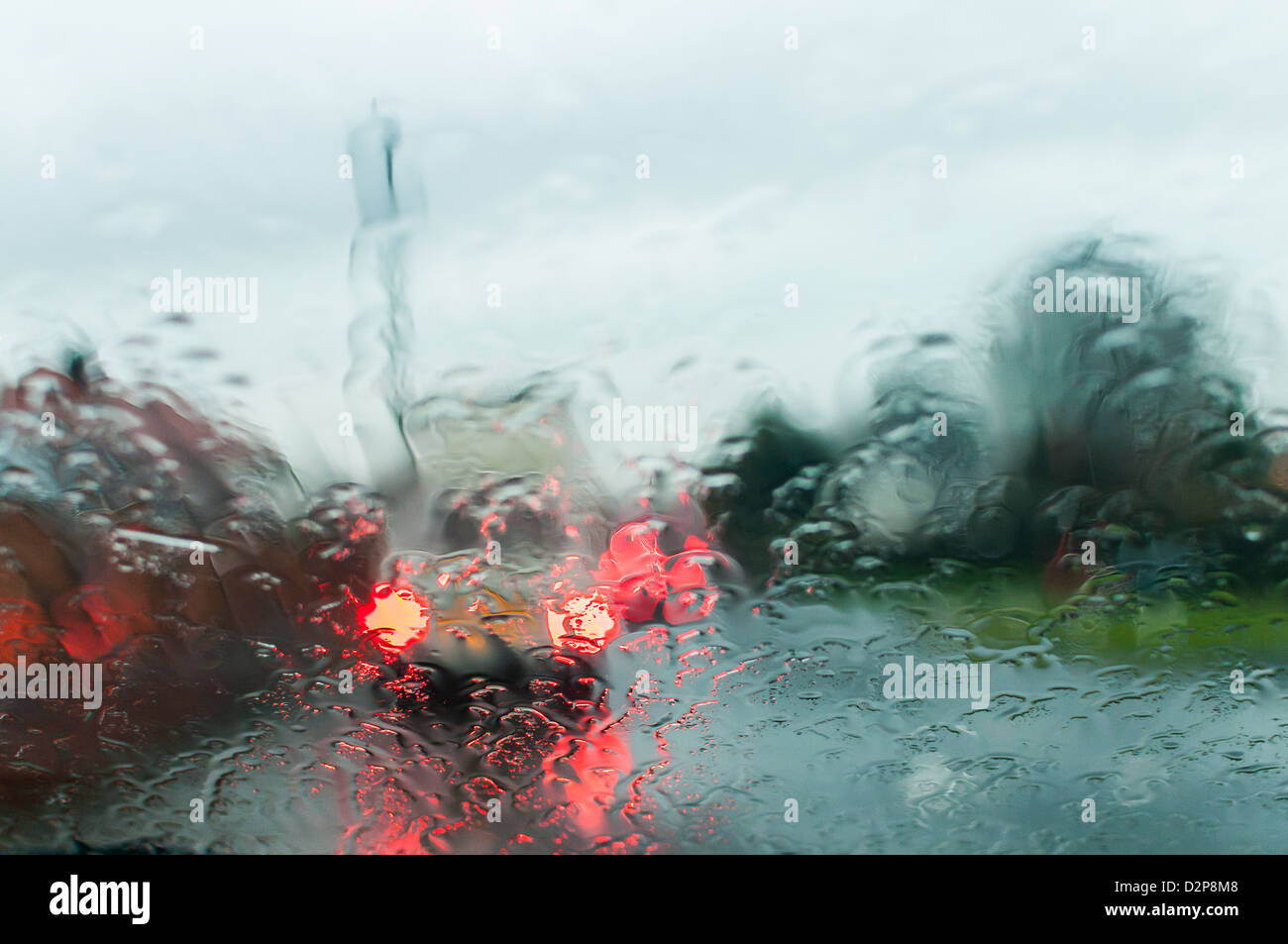Parabrezza auto wet weather scarse condizioni di guida lancashire Inghilterra uk Europa la guida in condizioni di scarsa visibilità in condizioni di scarsa visibilità la frenata Foto Stock
