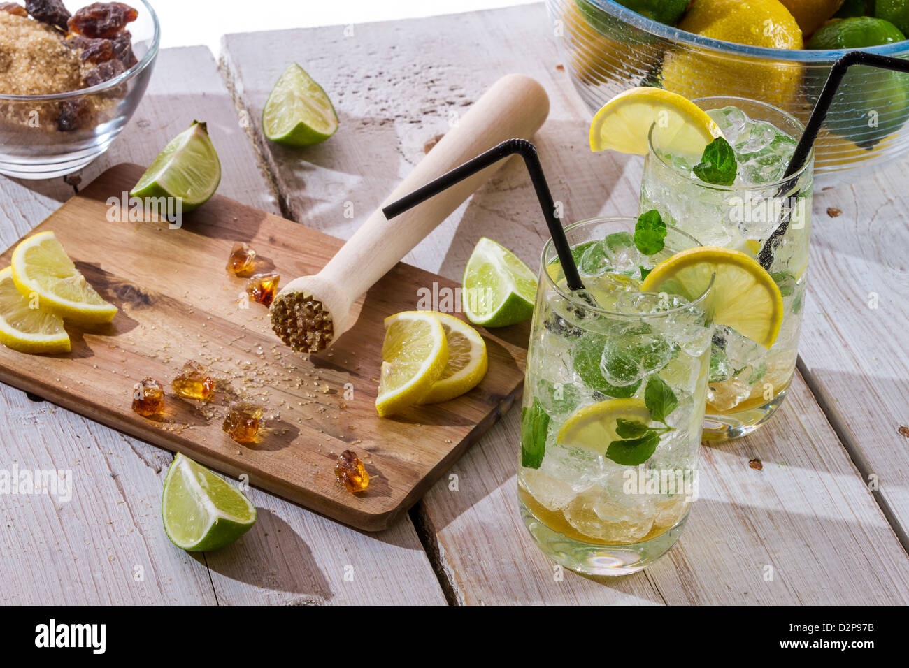 Ingredienti per una fresca bevanda fredda limone Foto Stock