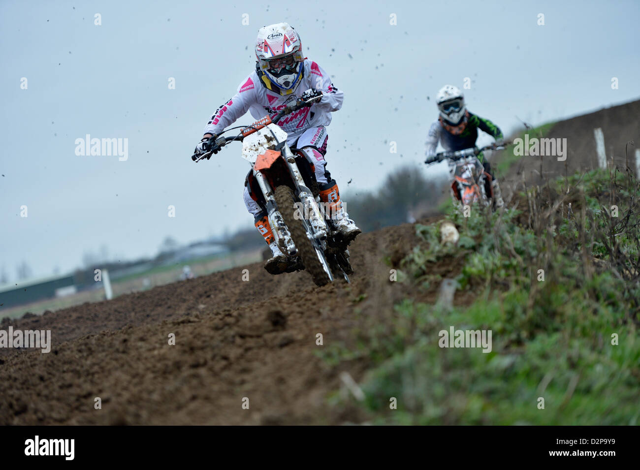 I piloti di Motocross su una pista di motocross costruita via Foto Stock