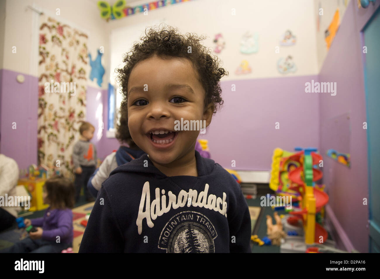 I ragazzi sono per noi la scuola materna/Early Learning Centre in altamente multiculturale quartiere Kensington di Brooklyn, NY Foto Stock