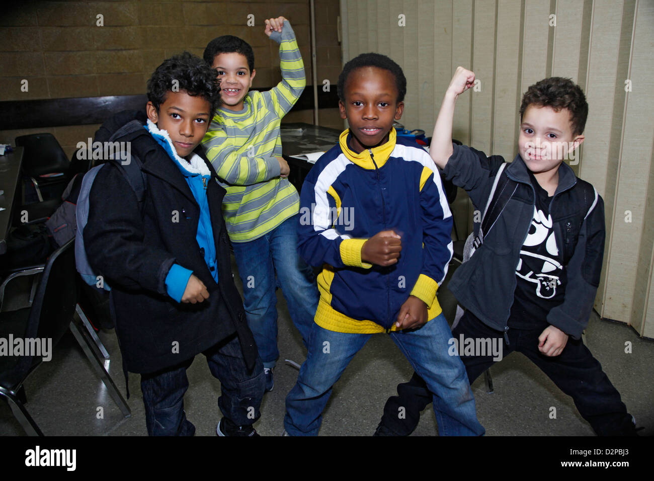 I bambini partecipano in un dopo scuola compiti & Education Program sul Lower East Side, NYC Foto Stock